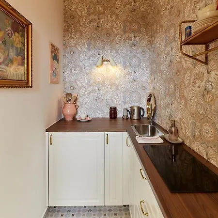 Asboth 221 Cozy Center